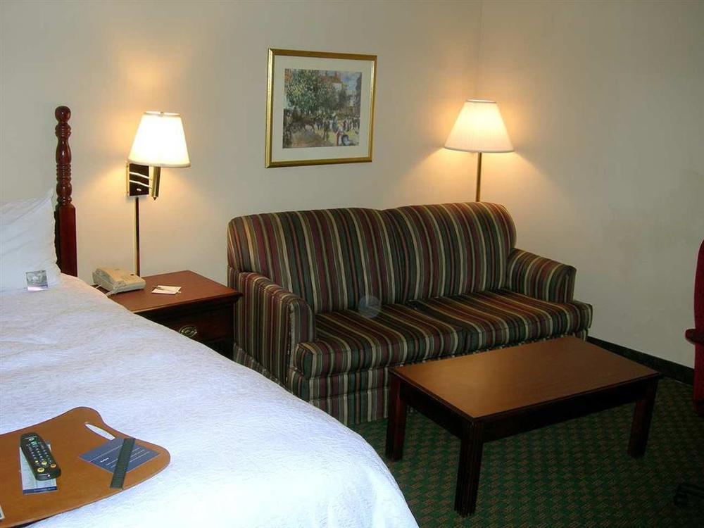 Hampton Inn Bellevue/Nashville I-40 West Room photo